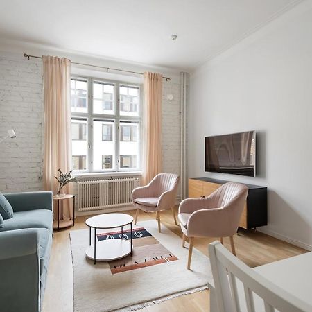 Wehost Fabulous 2Br In Prestigious Punavuori @Iso Roobertinkatu 26 Helsinki Luaran gambar