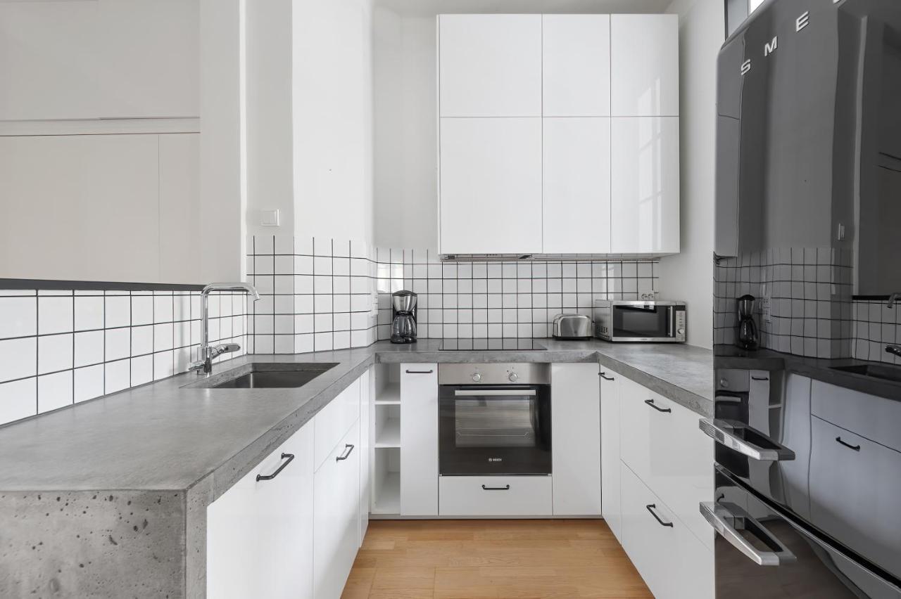Wehost Fabulous 2Br In Prestigious Punavuori @Iso Roobertinkatu 26 Helsinki Luaran gambar