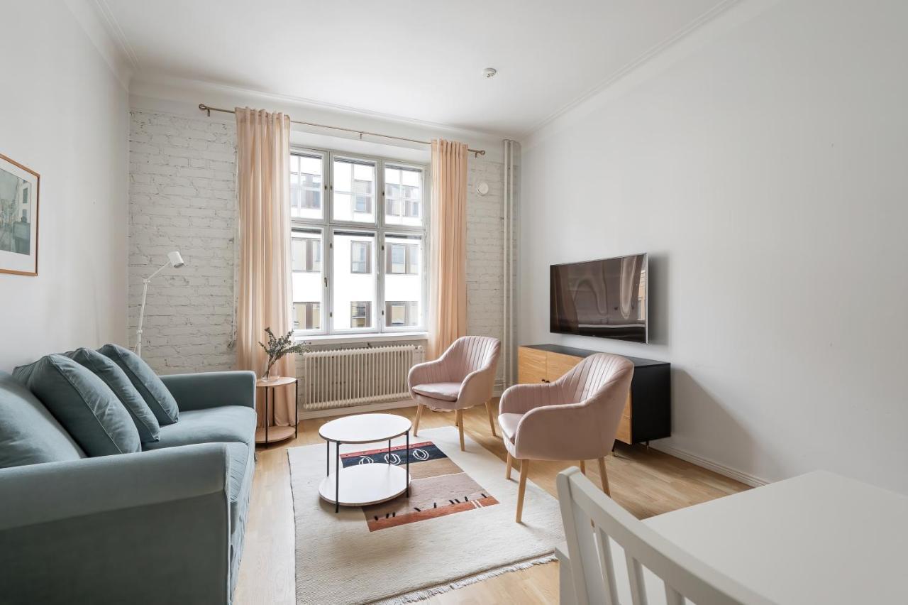 Wehost Fabulous 2Br In Prestigious Punavuori @Iso Roobertinkatu 26 Helsinki Luaran gambar