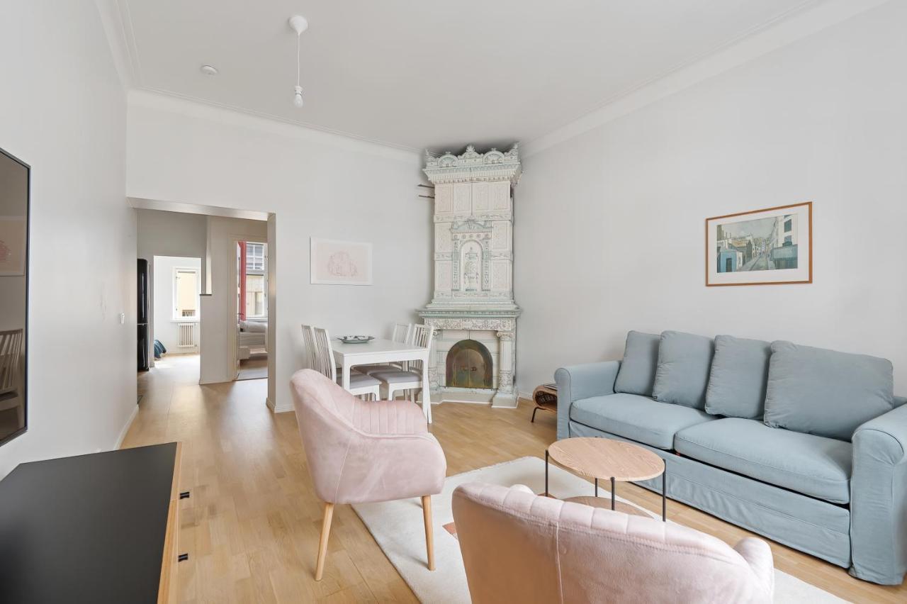 Wehost Fabulous 2Br In Prestigious Punavuori @Iso Roobertinkatu 26 Helsinki Luaran gambar