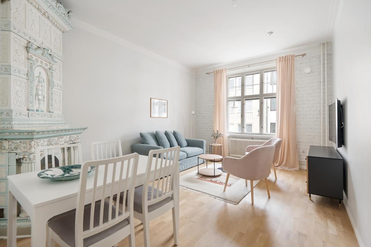 Wehost Fabulous 2Br In Prestigious Punavuori @Iso Roobertinkatu 26 Helsinki Luaran gambar
